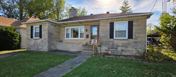 Property Photo:  1218 N Cherry Street  IL 62863 