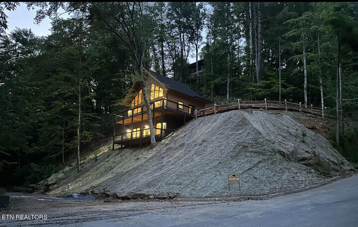 866 Cabin Creek Way  Sevierville TN 37862 photo