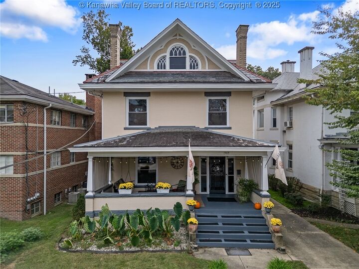 Property Photo:  1585 Virginia Street E  WV 25301