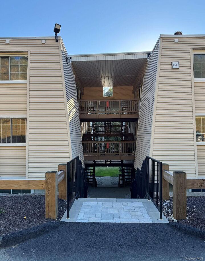 313 Fox Run Lane  Carmel NY 10512 photo
