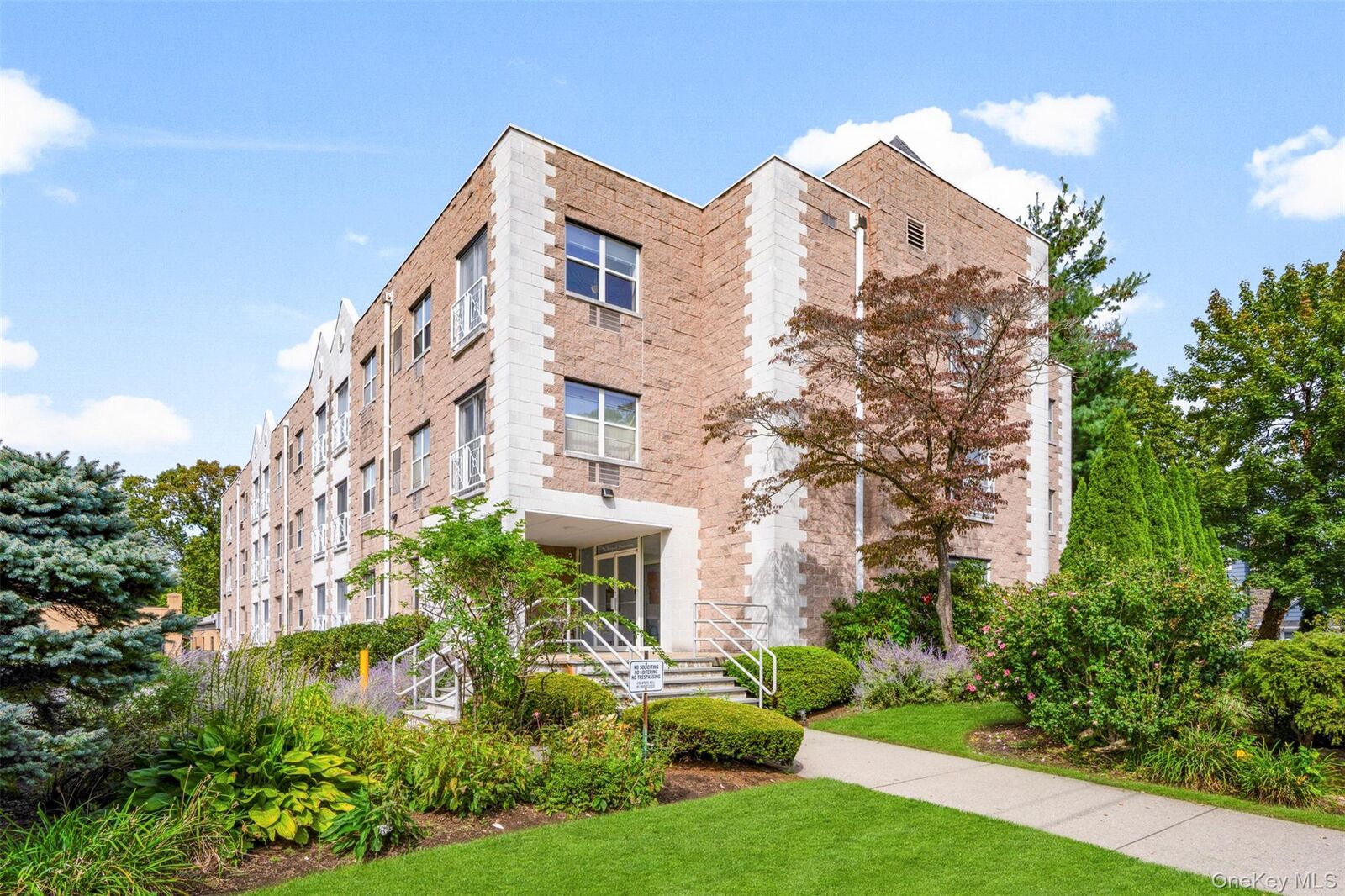 Property Photo:  501 N Barry Avenue 3M  NY 10543 