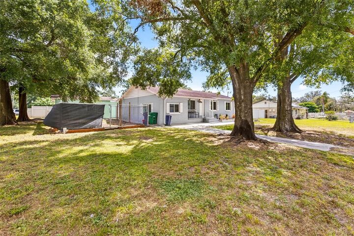 Property Photo: 10111 N 17th Street FL 33612