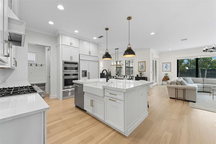 Property Photo:  2916 W San Rafael Street  FL 33629 