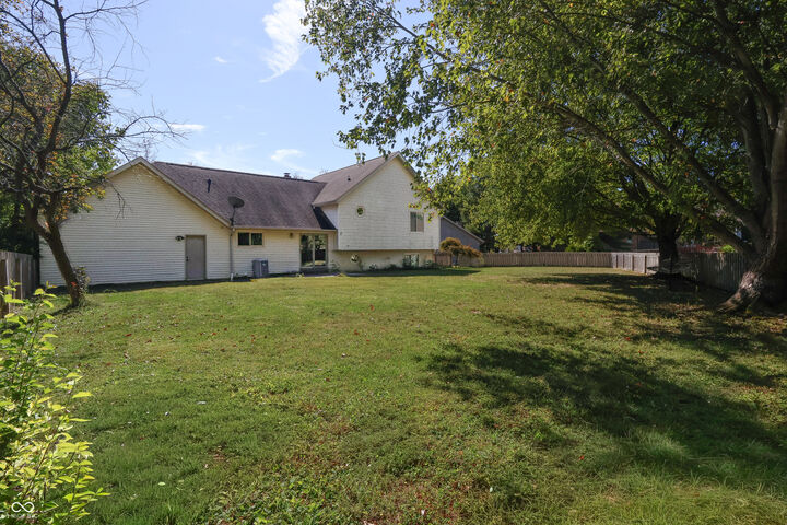 Property Photo:  470 Oakbrook Drive  IN 47201 