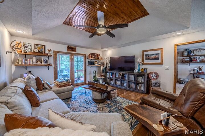 Property Photo:  23380 Redwing Lane  MO 65536