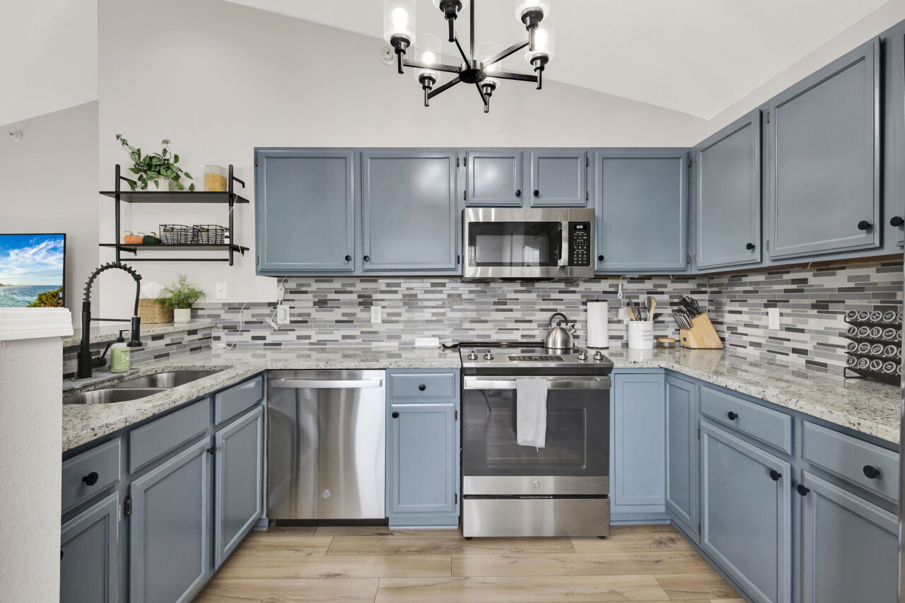 Property Photo: 205 W Aspen Ct 8 WI 53154