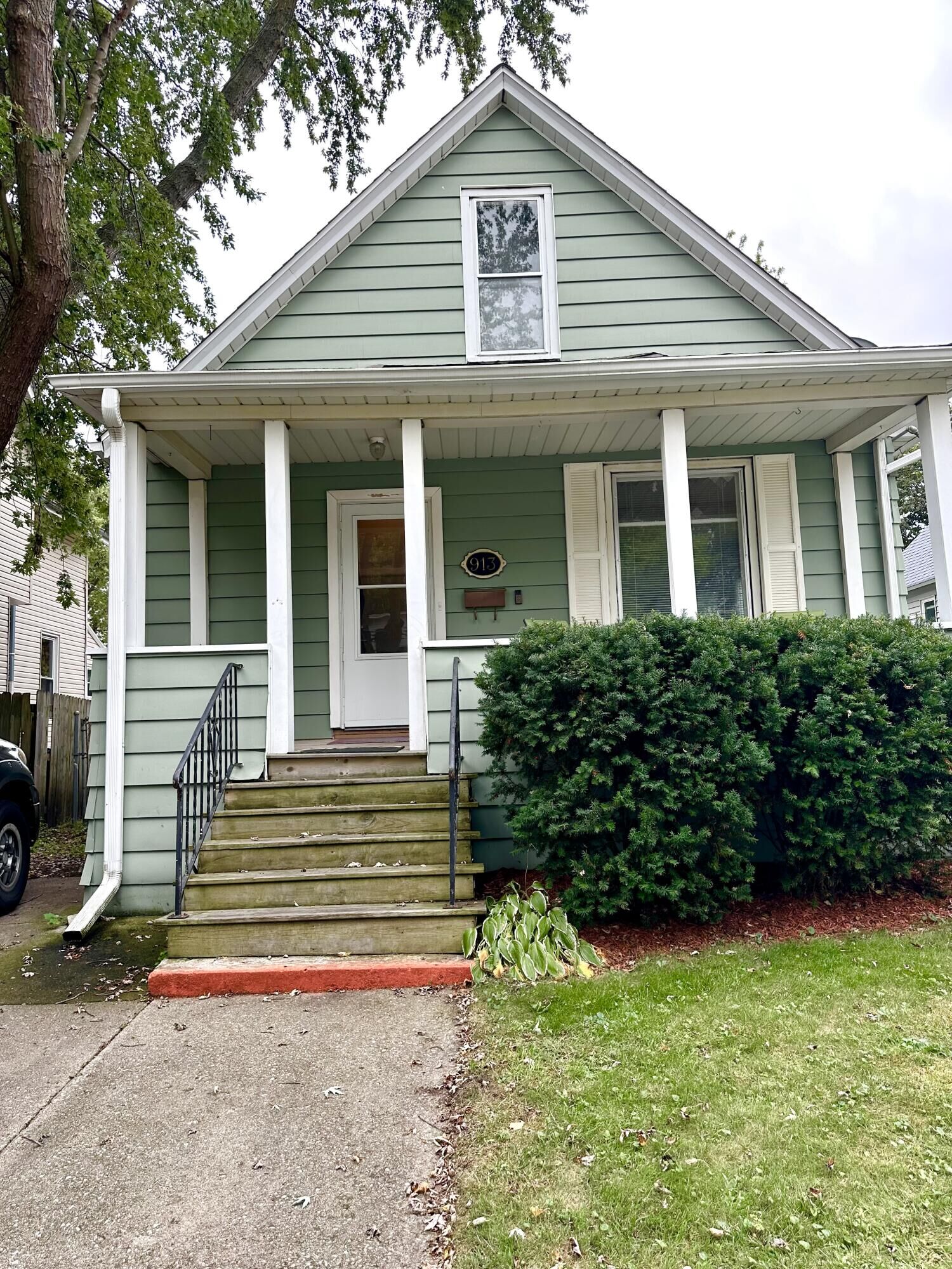 Property Photo:  913 69th St  WI 53143 