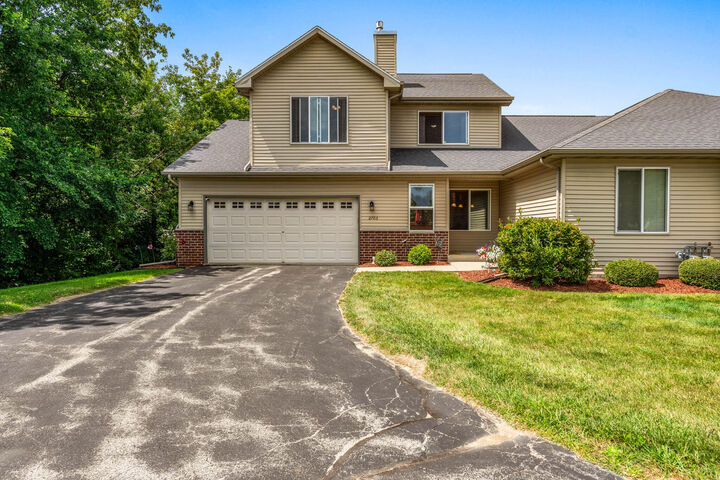 Property Photo: 2703 E Somers Ct WI 53110