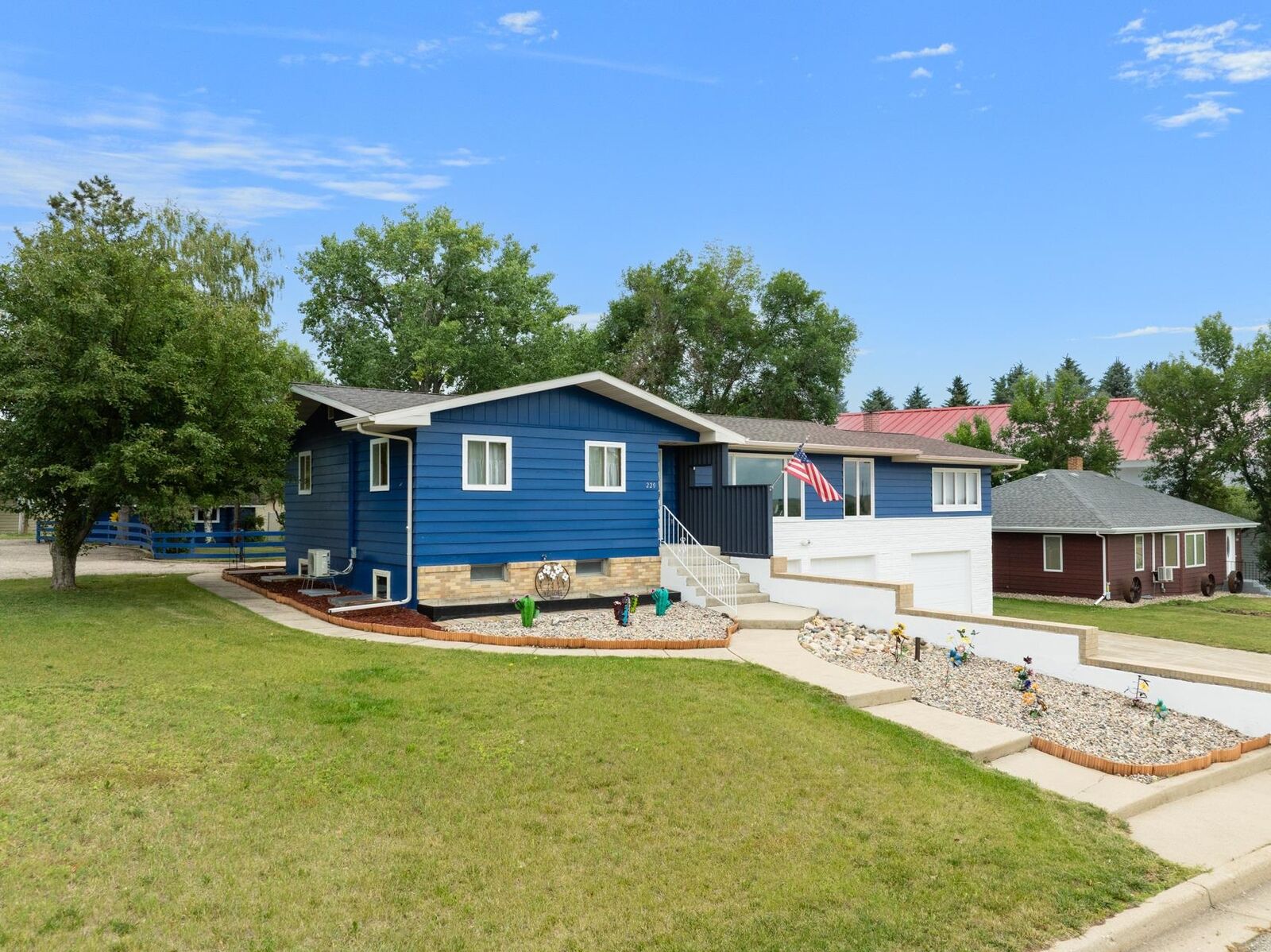 Property Photo:  220 NE 4th Ave  ND 58746 