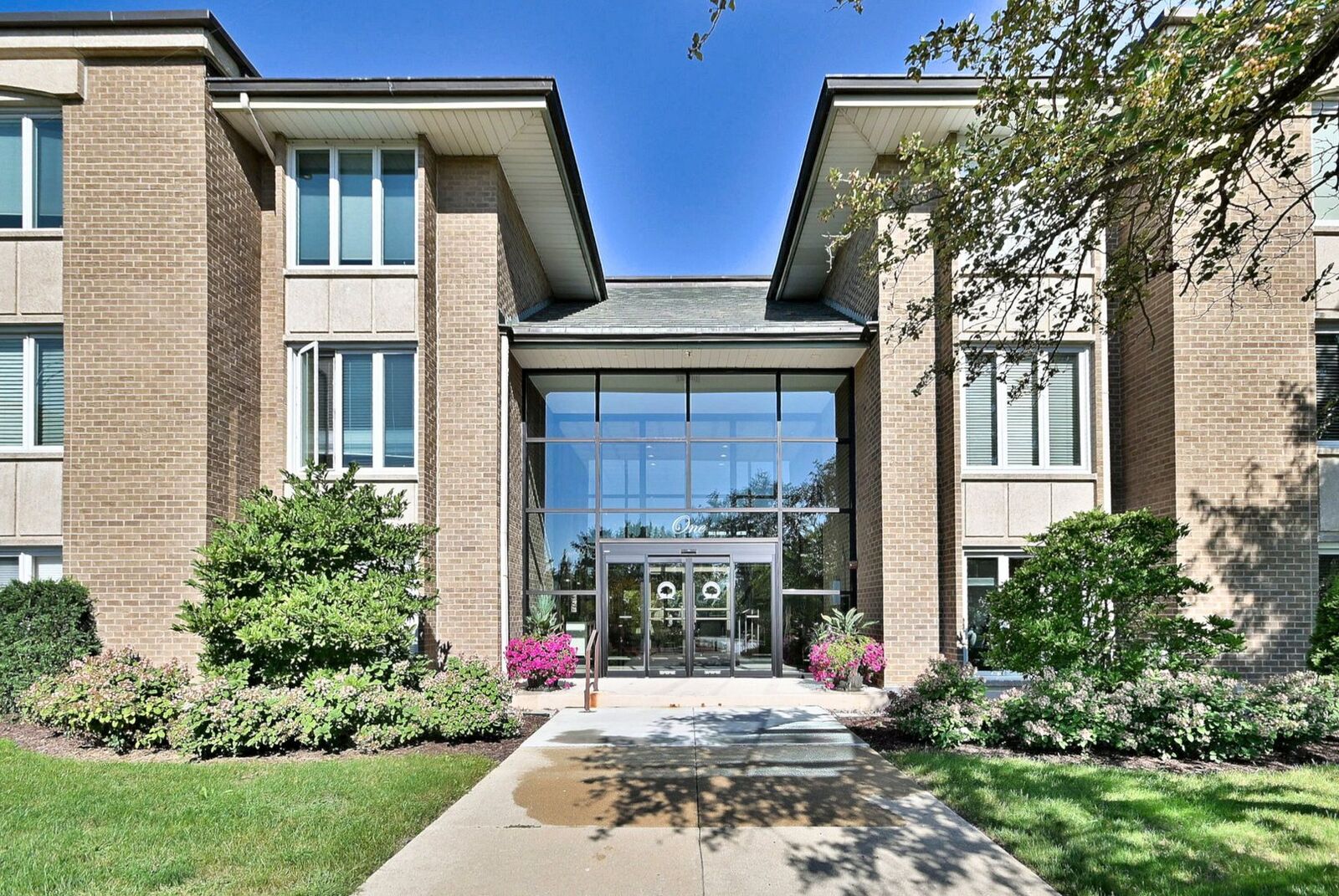 Property Photo:  1 Oak Brook Club Drive A105  IL 60523 