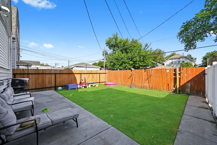 Property Photo: 5108 W Wrightwood Avenue IL 60639