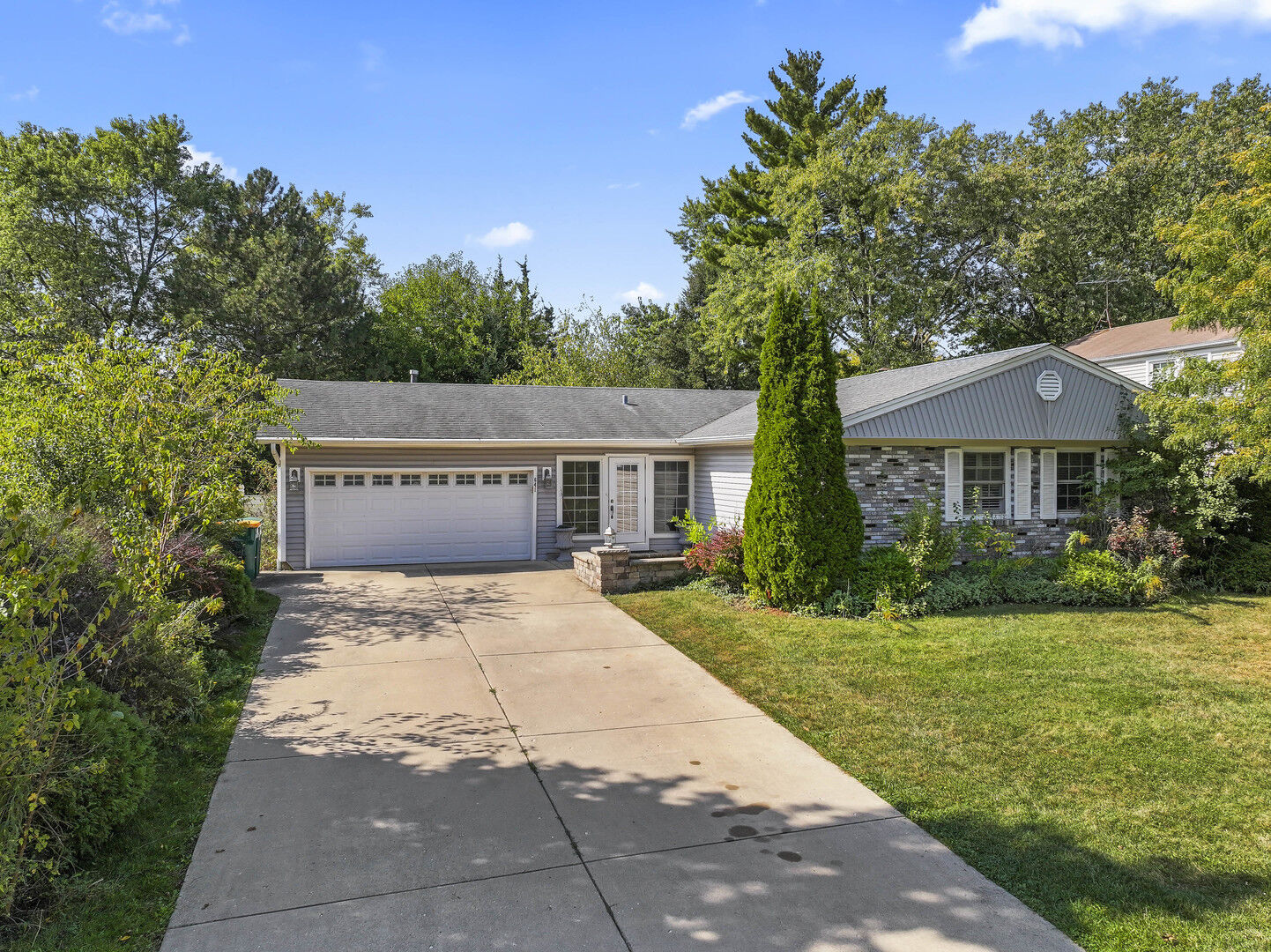 Property Photo:  641 Silver Rock Lane  IL 60089 