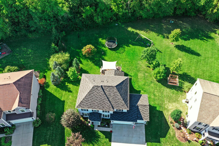 Property Photo:  2085 Walnut Glen Boulevard  IL 60042 