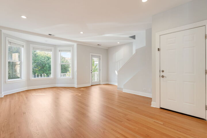 Property Photo:  2234 W Melrose Street 2  IL 60618 