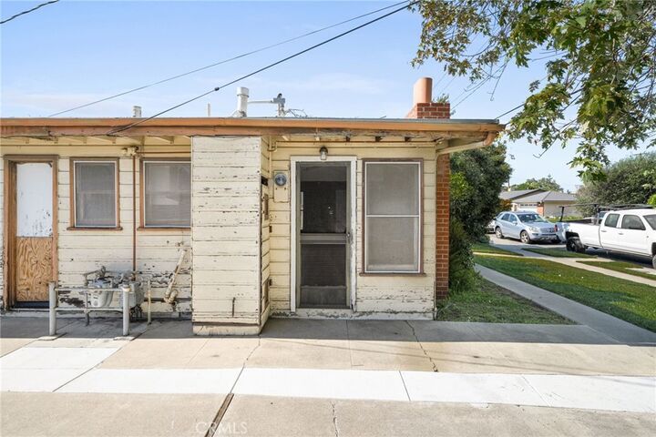 Property Photo:  263 E 21st  CA 92627 