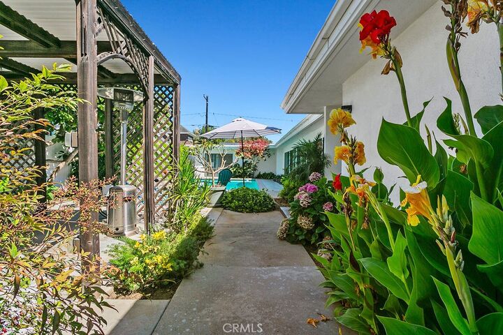 Property Photo:  438 Tustin Avenue  CA 92663 