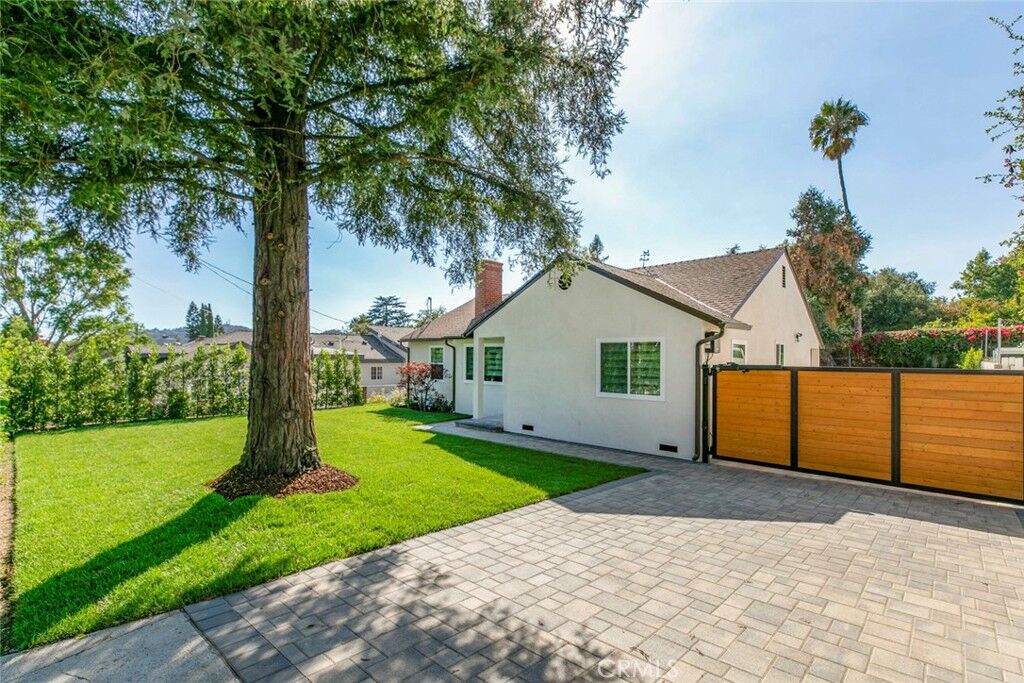 Property Photo:  4825 Angeles Crest  CA 91011 