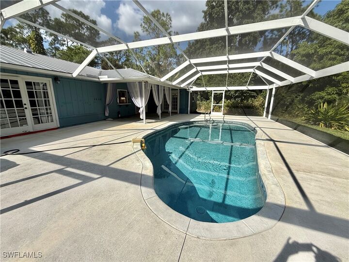 Property Photo: 410 6th Street NE FL 34120