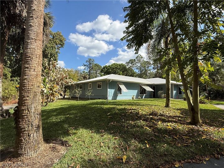 Property Photo: 410 6th Street NE FL 34120