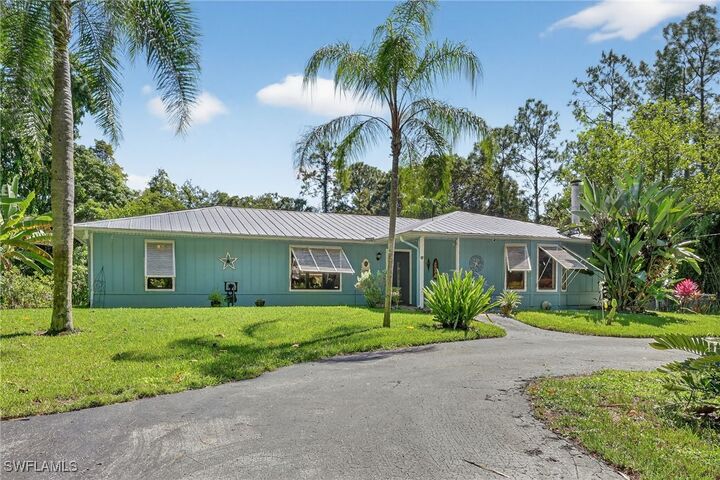 Property Photo: 410 6th Street NE FL 34120