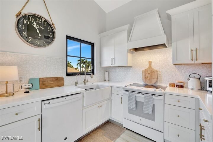 Property Photo: 390 Waterleaf Court FL 34145