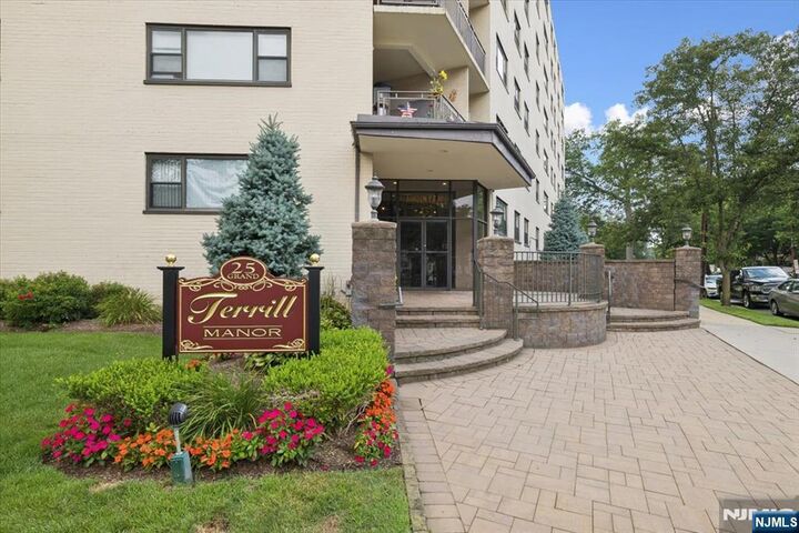 Property Photo:  25 Grand Avenue 7B  NJ 07601 