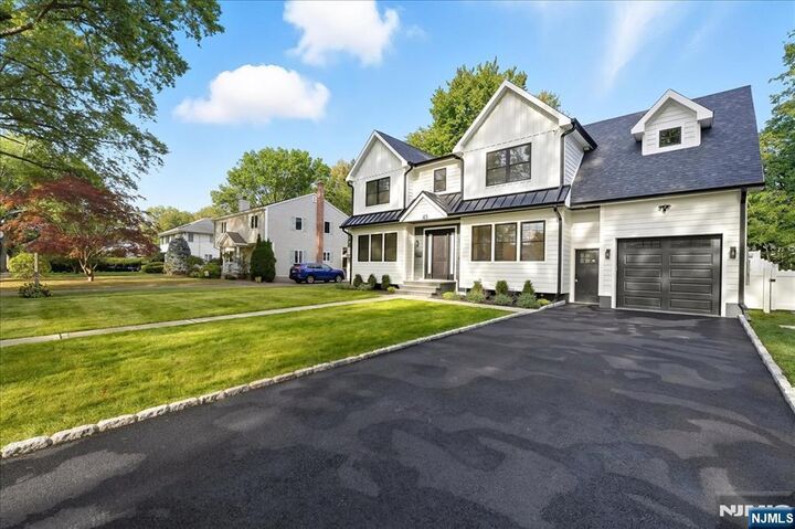 Property Photo:  43 Hazelhurst Avenue  NJ 07452 