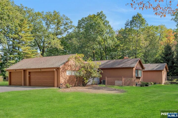 Property Photo:  40 Chestnut Ridge Road  NJ 07458 