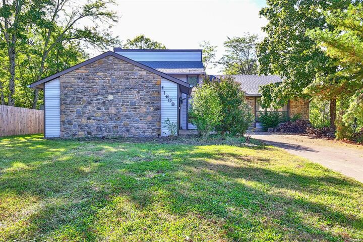 Property Photo:  1609 Poplar Ridge Court  KY 41042 