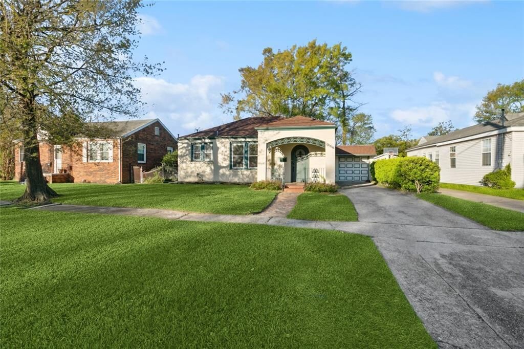 Property Photo:  204 Transcontinental Drive  LA 70001 