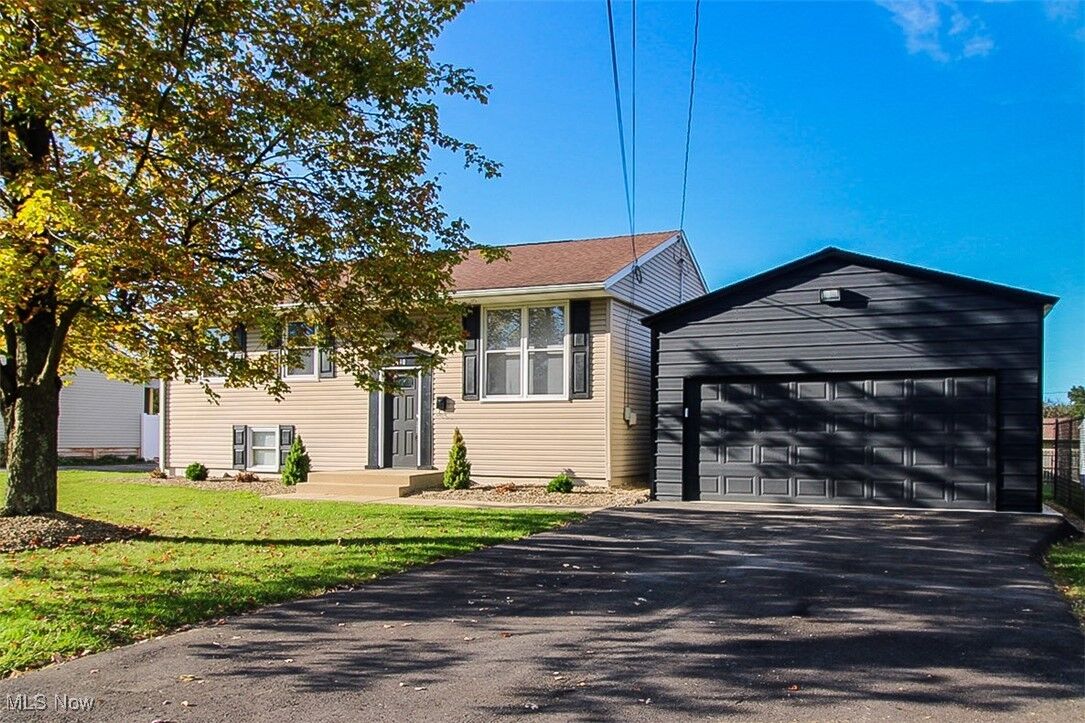 Home for sale in Austintown: 5640 Baylor Avenue, Austintown, OH 44515