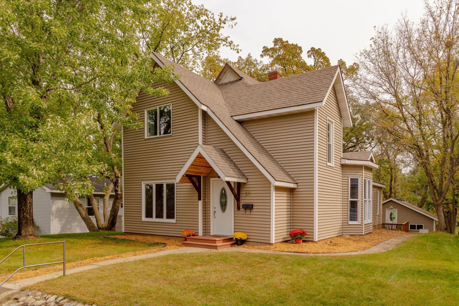 Property Photo: 511 Douglas Street MN 56308