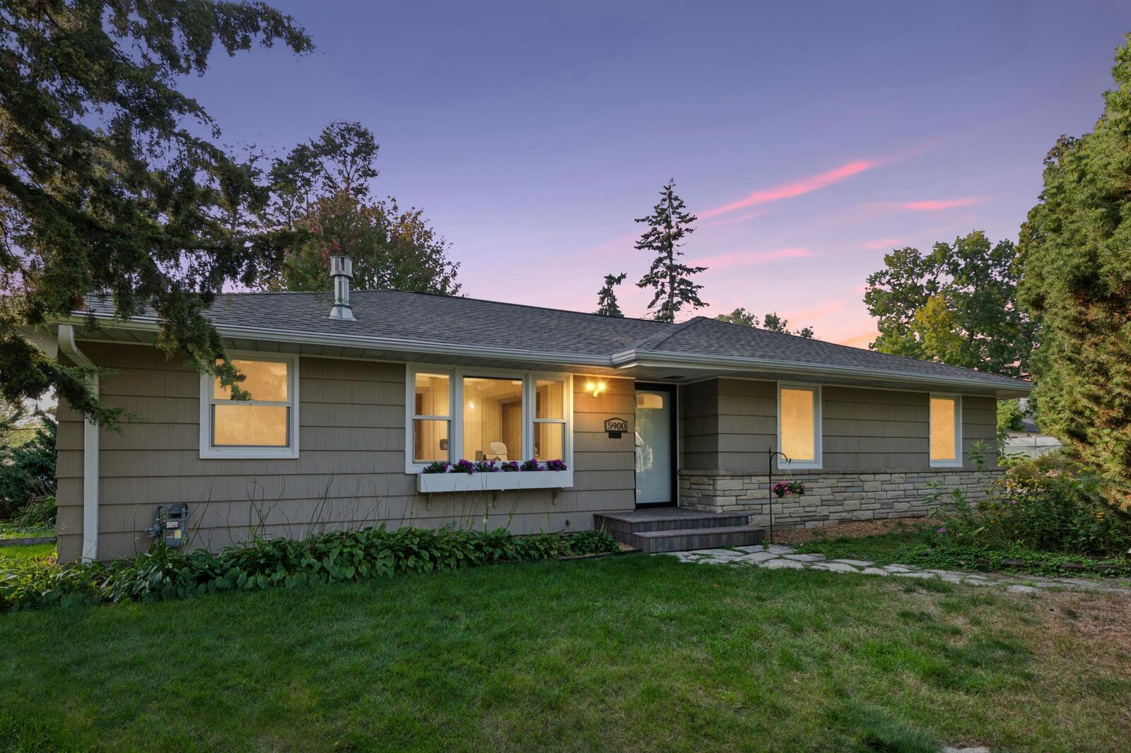 Property Photo: 5900 Pillsbury Avenue MN 55419