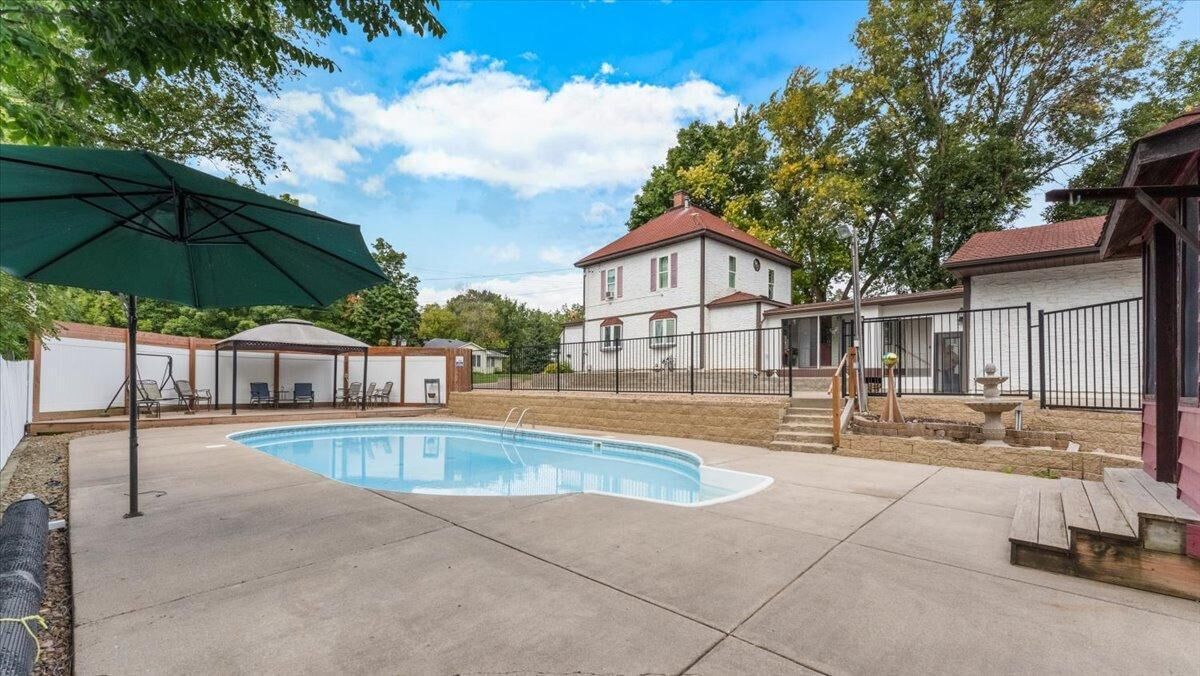 Property Photo:  304 Main Street S  MN 55376 