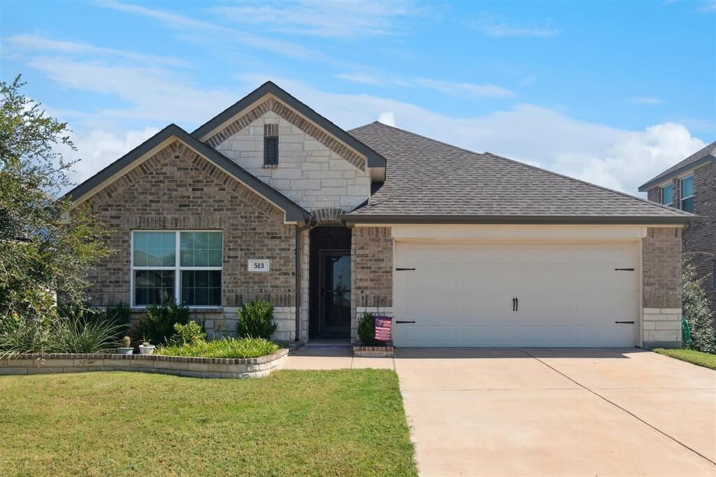 Property Photo:  513 Saffron Street  TX 75407 