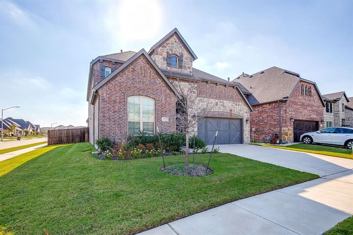 Property Photo:  2733 Stadium View Drive  TX 76118 