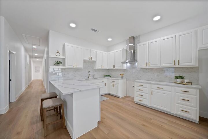 Property Photo:  1130 E Hattie Street  TX 76104 