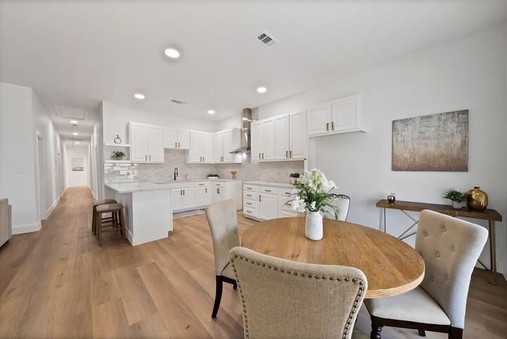 Property Photo: 1130 E Hattie Street TX 76104