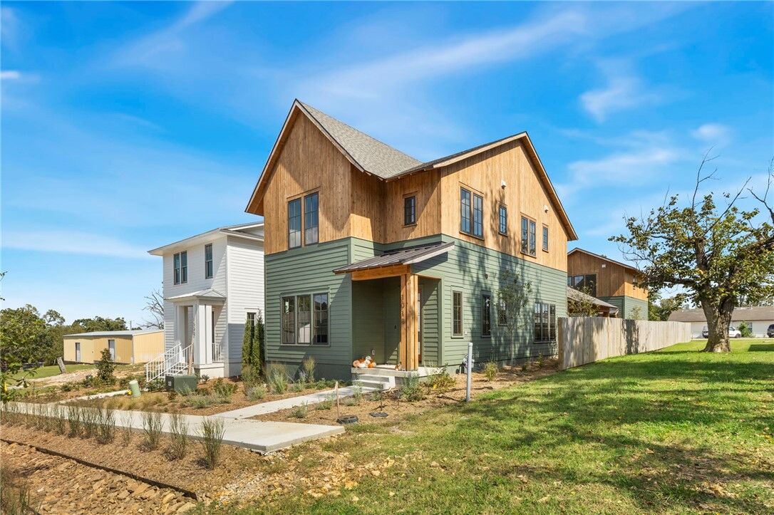 Property Photo:  1016 NW A Street  AR 72712 