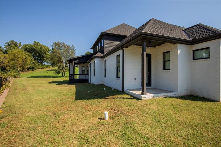 Property Photo: 3 Castle Oaks Court AR 72758