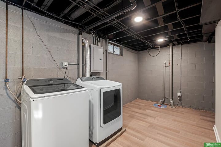 Property Photo:  2817 S 116th Avenue  NE 68144 