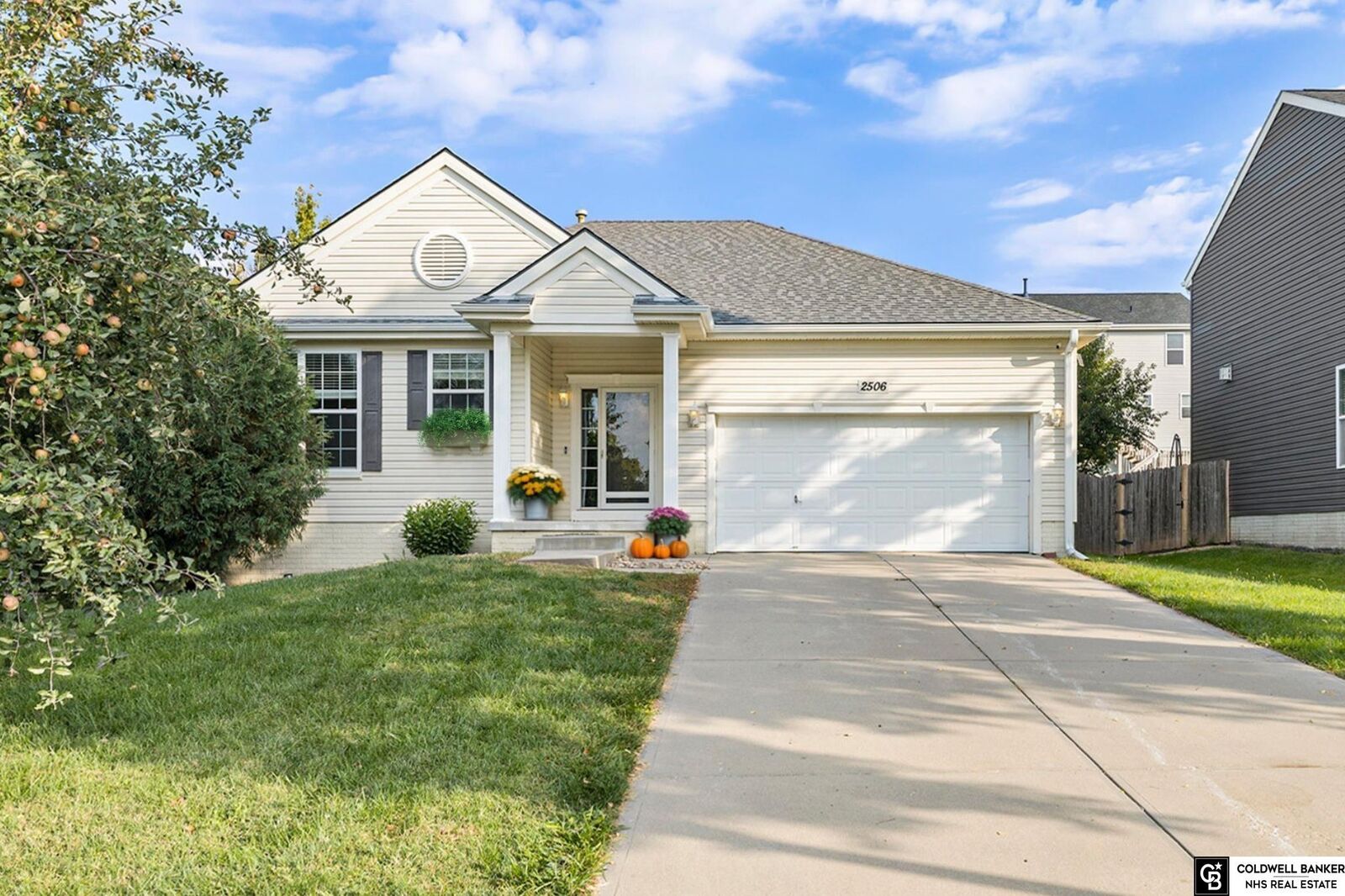 Property Photo:  2506 Hummingbird Circle  NE 68123 