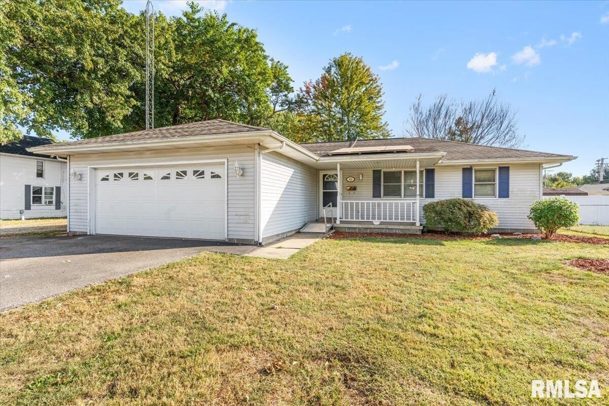 Property Photo: 450 W Hill Street IL 62690