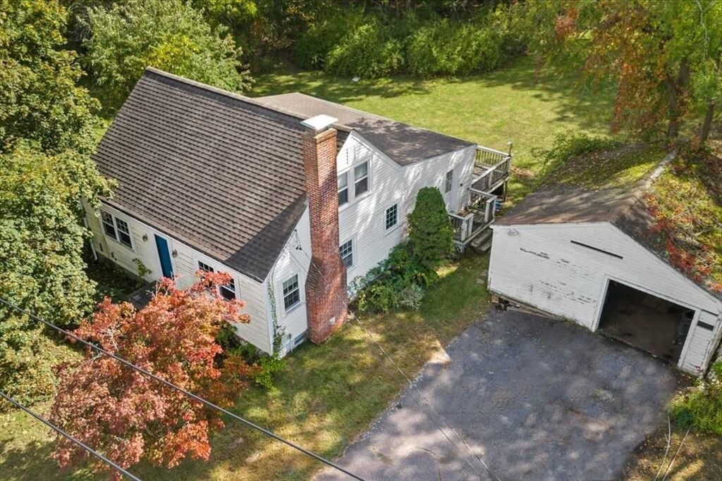 Property Photo:  181 E Union St  MA 01721 