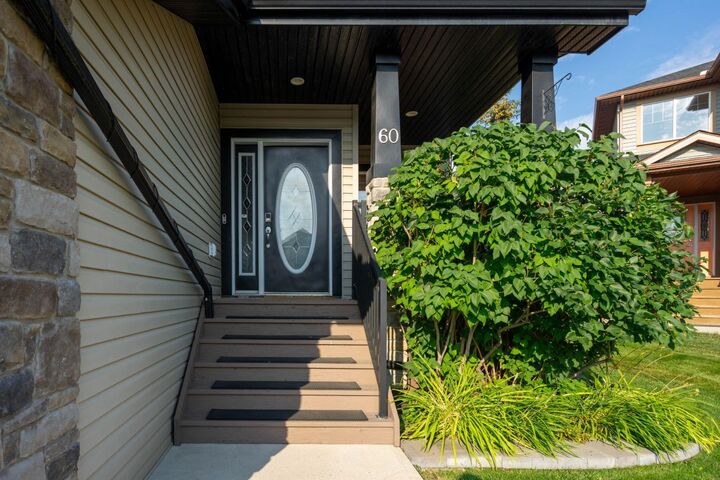 Property Photo:  60 Elmont Court SW  AB T3H 5Z8 