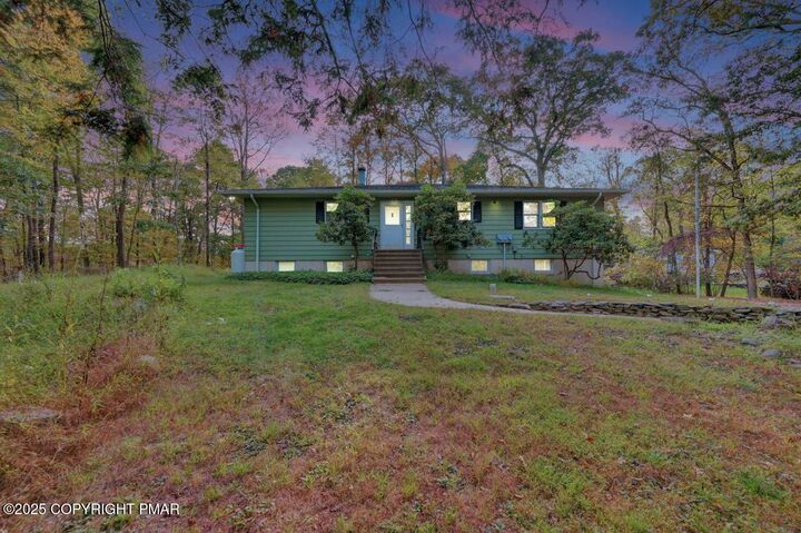 136 Oak Lane  Cresco PA 18326 photo