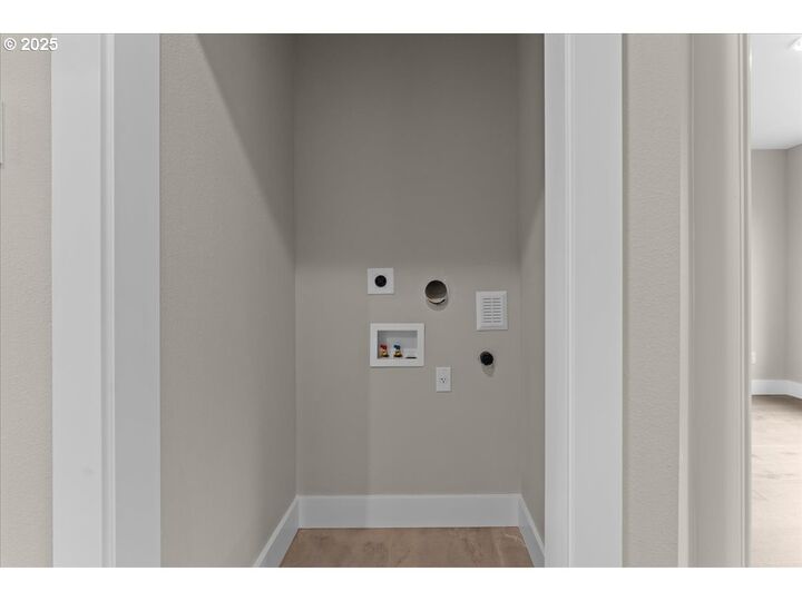 Property Photo: 9822 SW 34 Pl OR 97219