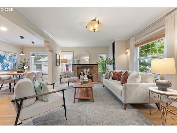 Property Photo:  3810 SE Tolman St  OR 97202 