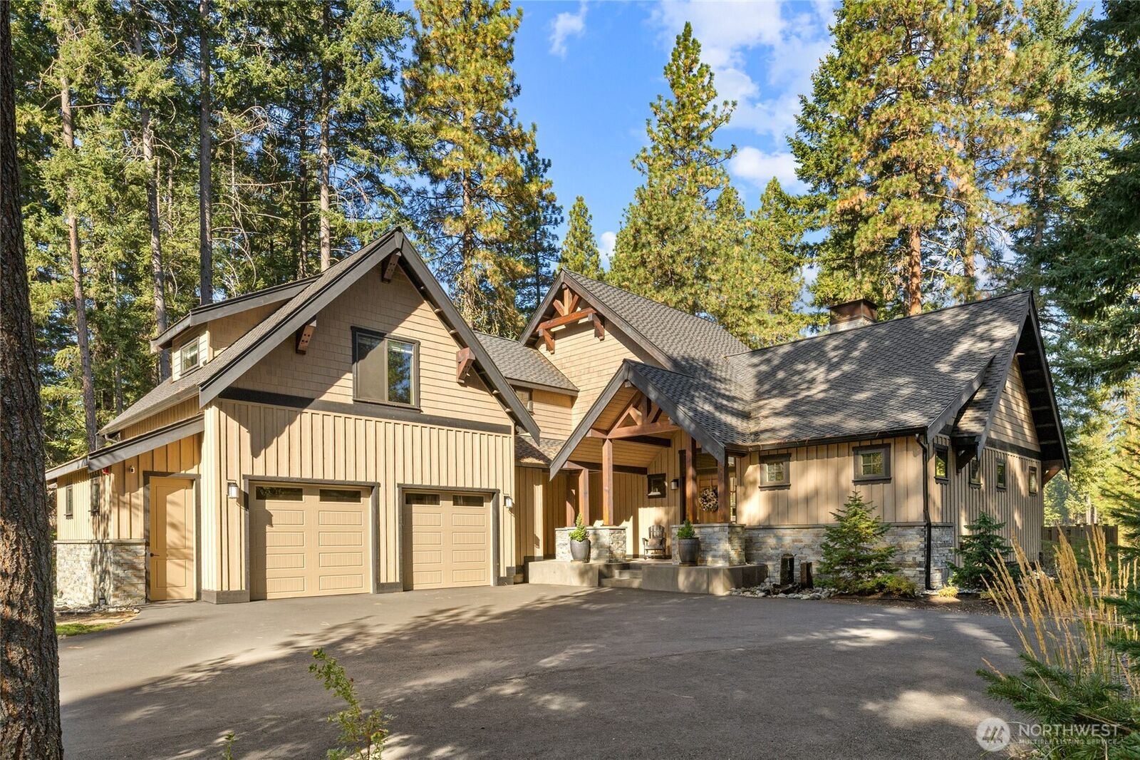 Property Photo: 1020 Larkspur Loop WA 98922