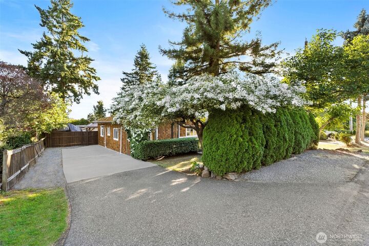 Property Photo:  639  12th Avenue  WA 98033 